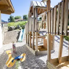 Kinderspielplatz auf Terrasse